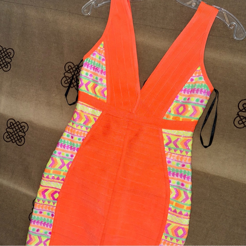 2Bebe NWT! Orange Stretch Sequins Lines Banded Bodycon Mini Dress Size S - Picture 3 of 10
